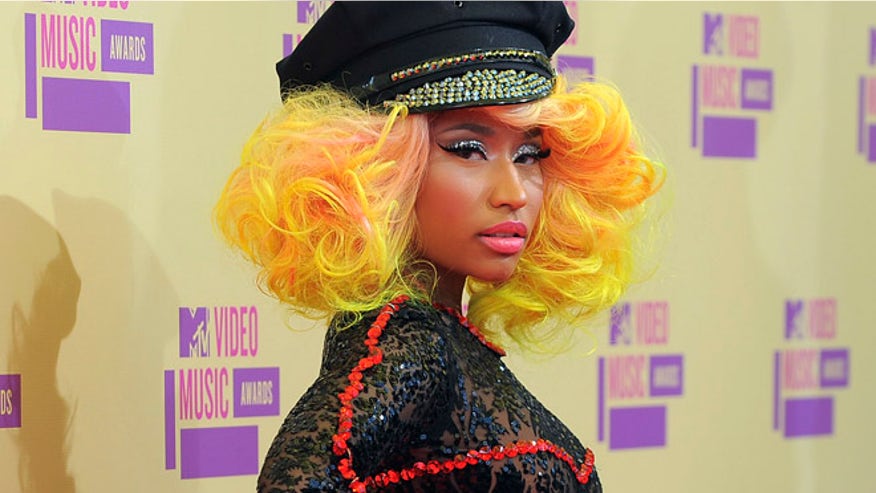 MTV Awards Arrivals_Angu660.jpg